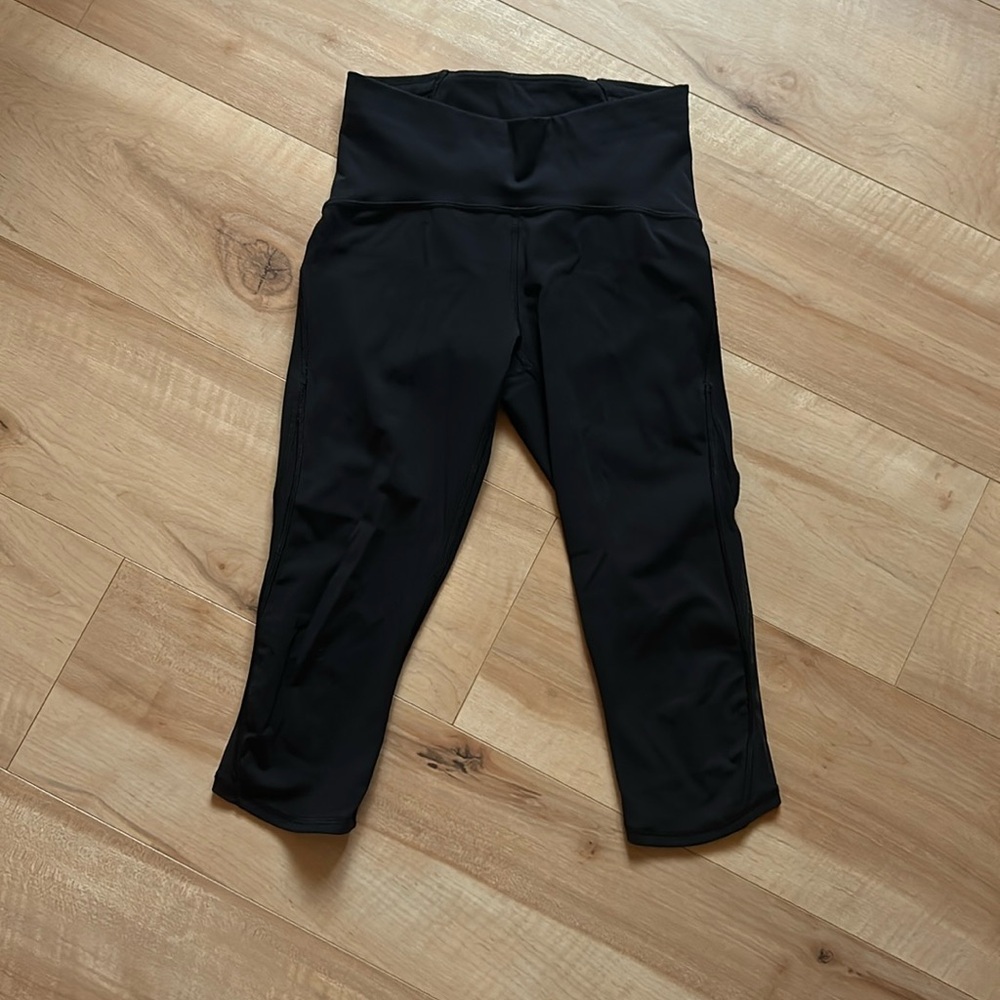 🍋Lululemon Train Times Crop, size 6